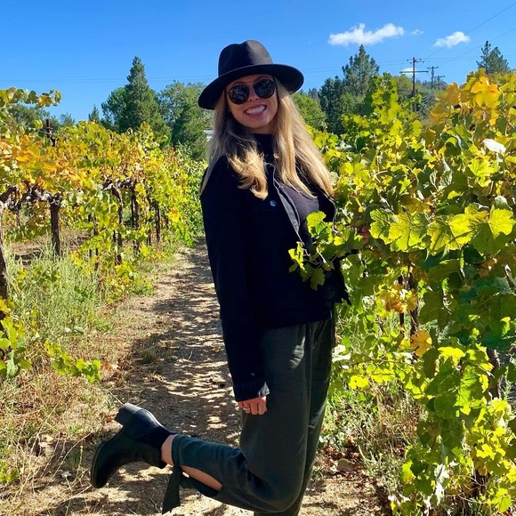 Meet your Posher, Alex - Picture 1 of 1